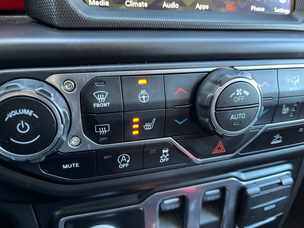 Used 2022 Jeep Wrangler Rubicon w/ Cold Weather Group AWD/4WD image 37