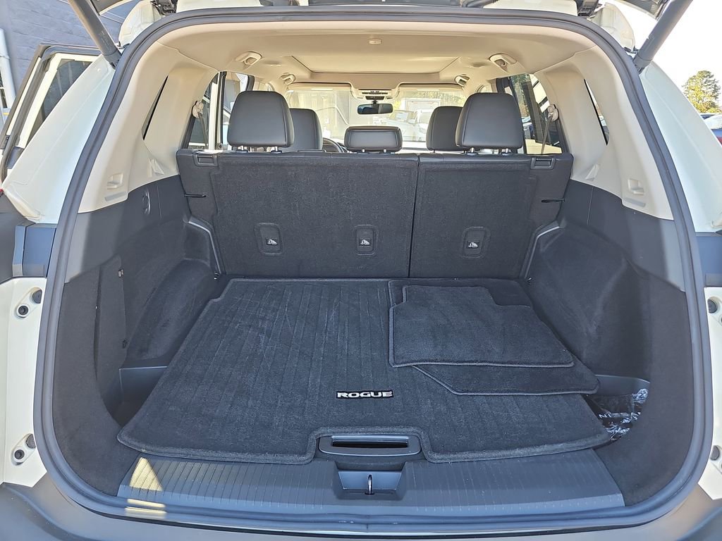 Used 2022 Nissan Rogue SV w/ SV Premium Package image 15