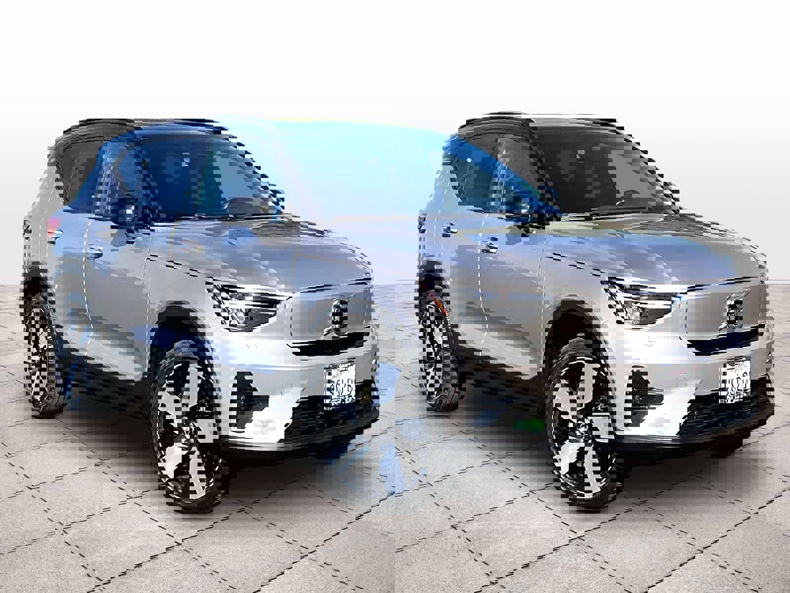 Used 2023 Volvo XC40 Recharge Plus w/ Protection Package Premier image 2