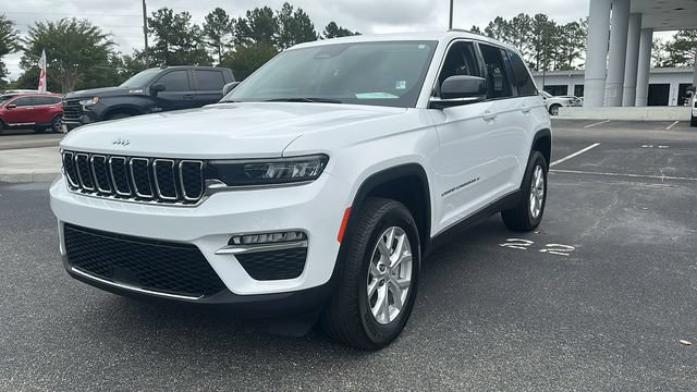 Used 2024 Jeep Grand Cherokee Limited RWD image 3