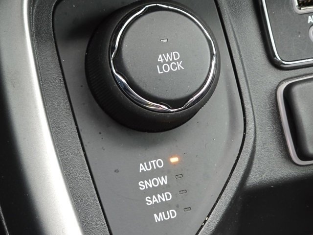 Used 2020 Jeep Compass Latitude image 12