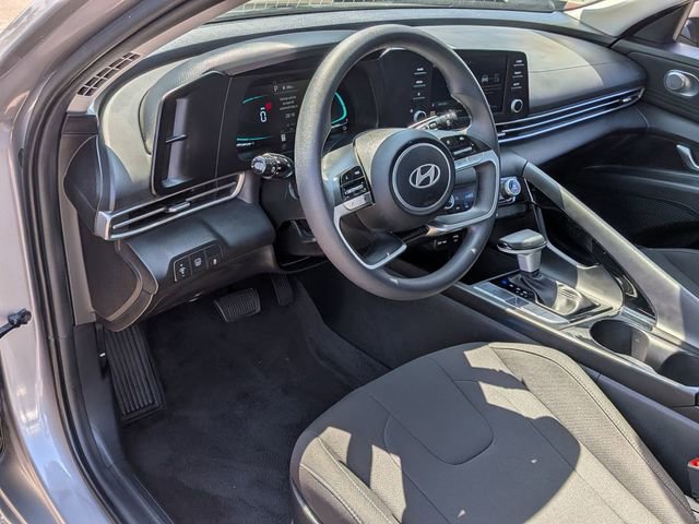 Used 2025 Hyundai Elantra Hybrid FWD image 13