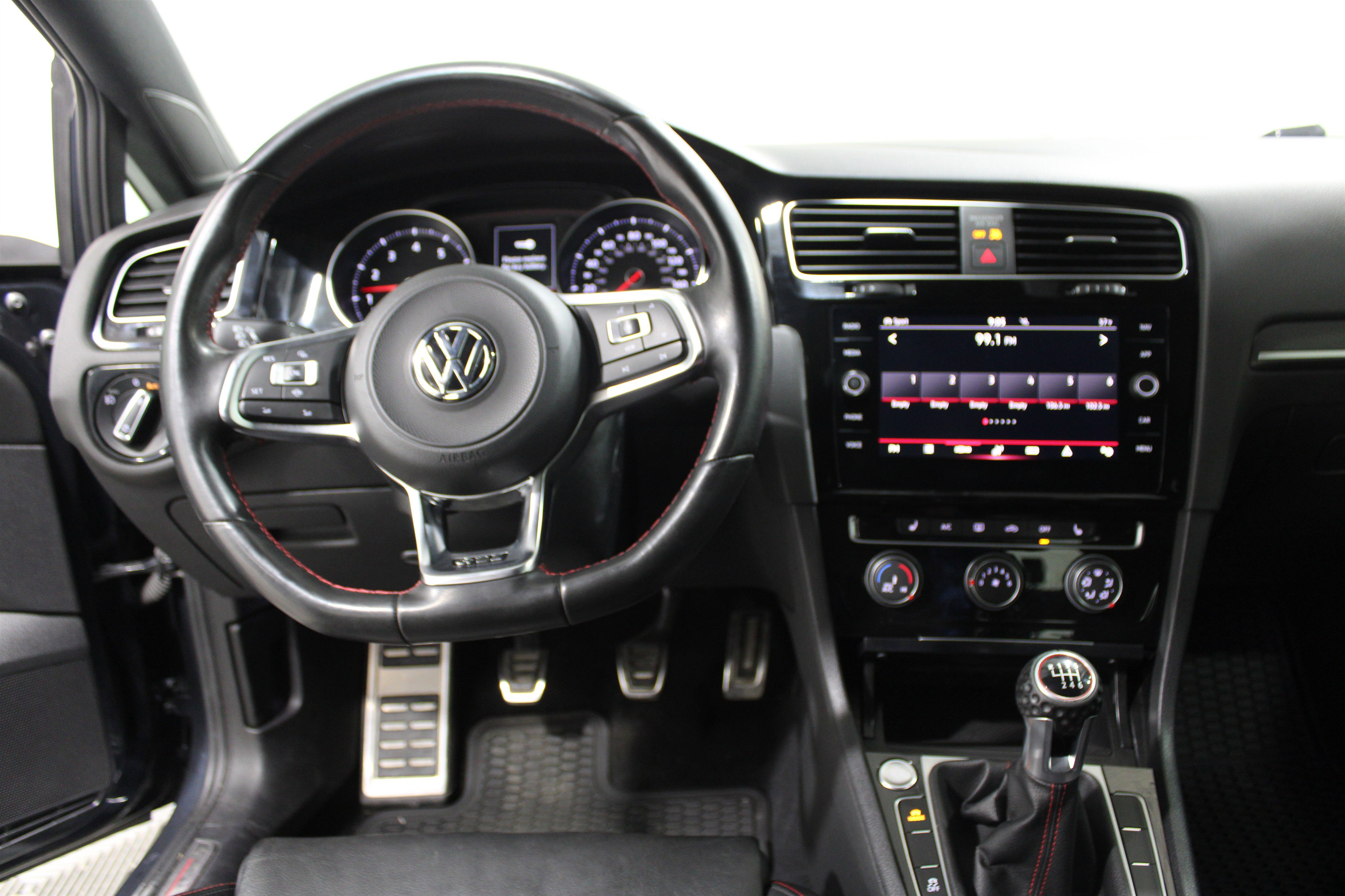 Used 2021 Volkswagen GTI SE image 2