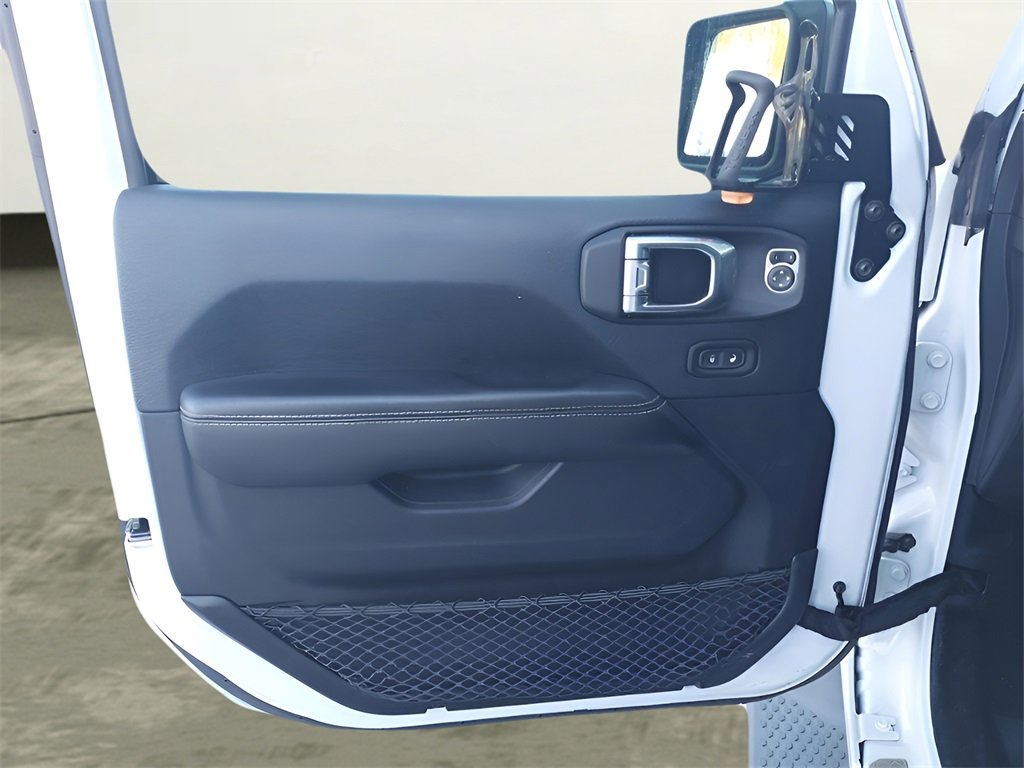 Used 2018 Jeep Wrangler Unlimited Sahara image 19