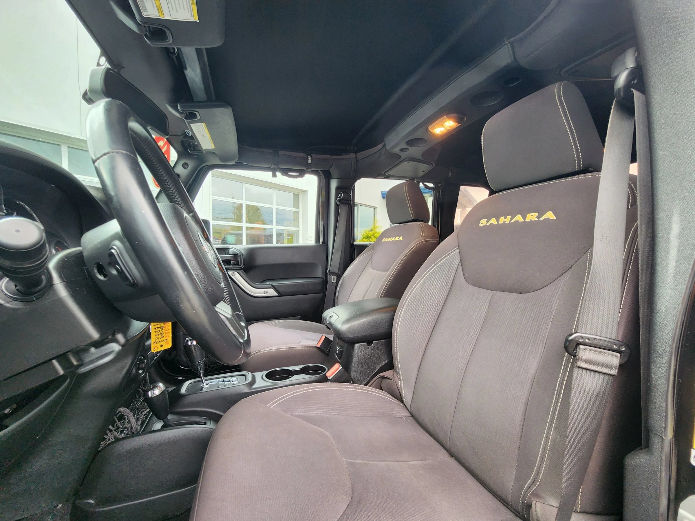 Used 2015 Jeep Wrangler Unlimited Sahara w/ Connectivity Group AWD/4WD image 26