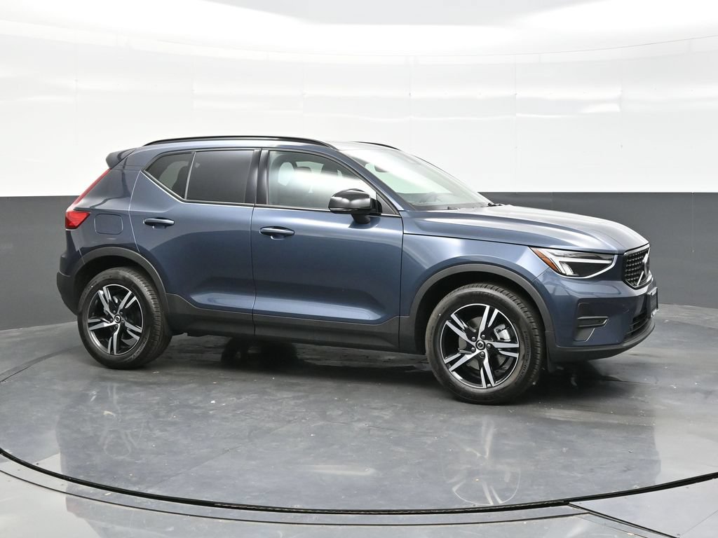 New 2026 Volvo XC40 B5 Core w/ Climate Package AWD/4WD image 8