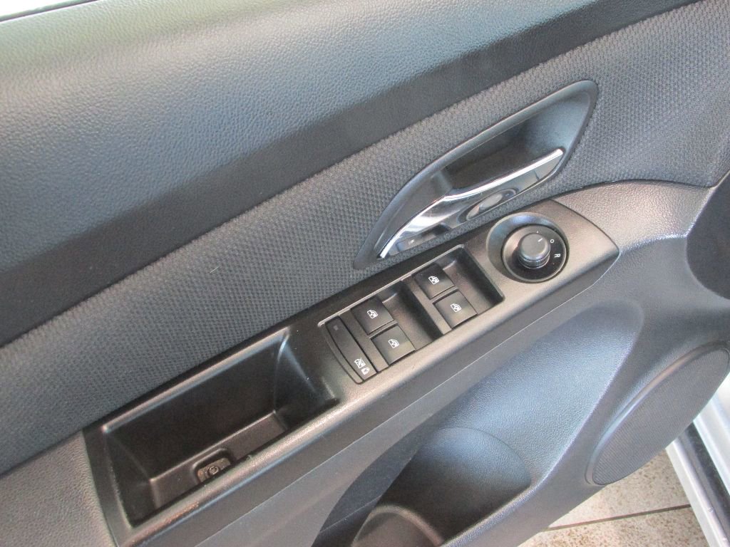 Used 2013 Chevrolet Cruze LT image 24