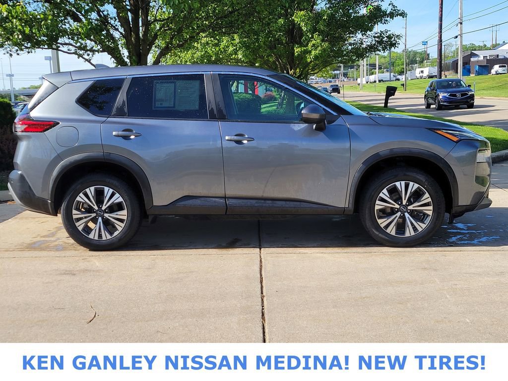 Used 2023 Nissan Rogue SV AWD/4WD image 2