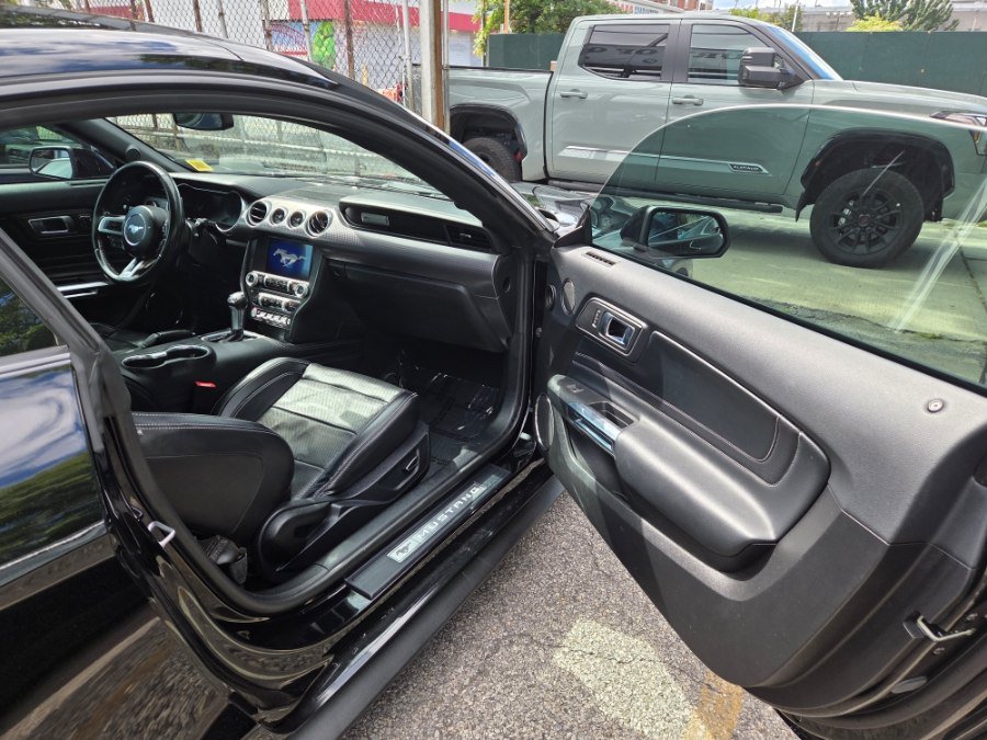 Used 2019 Ford Mustang GT Premium w/ GT Performance Package RWD image 8