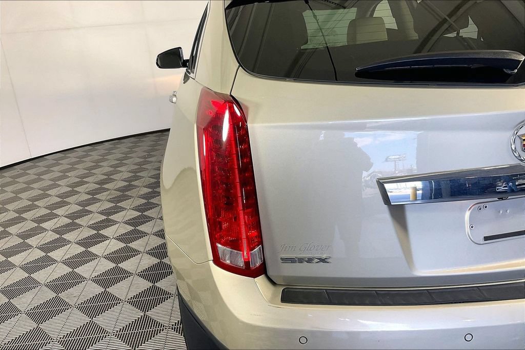 Used 2016 Cadillac SRX Luxury w/ Driver Awareness Package FWD image 40