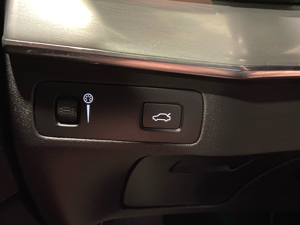 Used 2017 Volvo XC90 T6 Momentum w/ Vision Package image 47