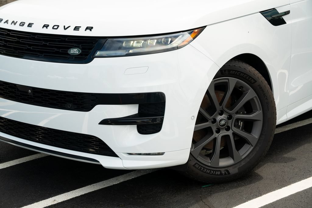 Used 2024 Land Rover Range Rover Sport Dynamic SE AWD/4WD image 3