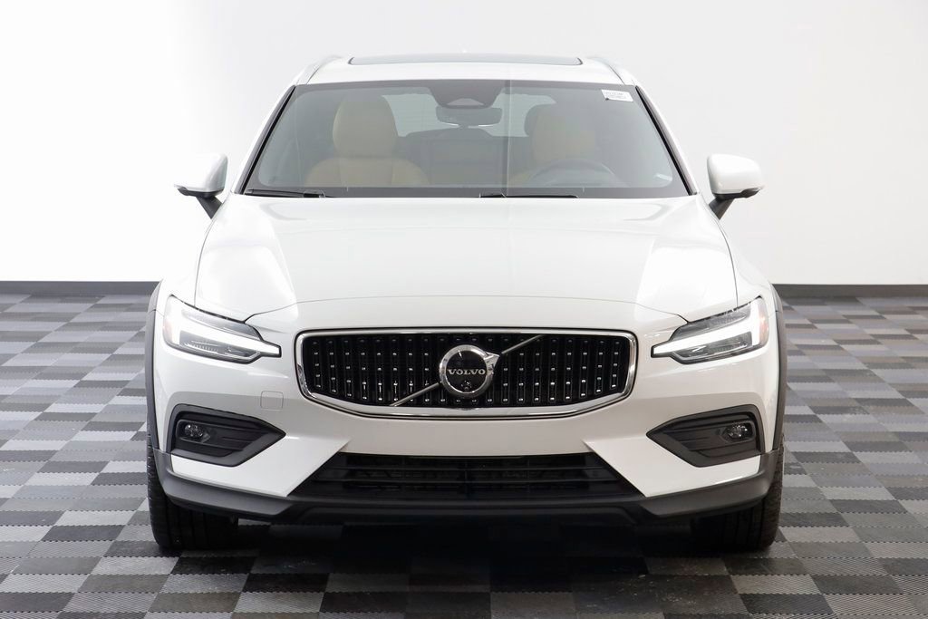 Used 2024 Volvo V60 B5 Cross Country Ultimate image 24