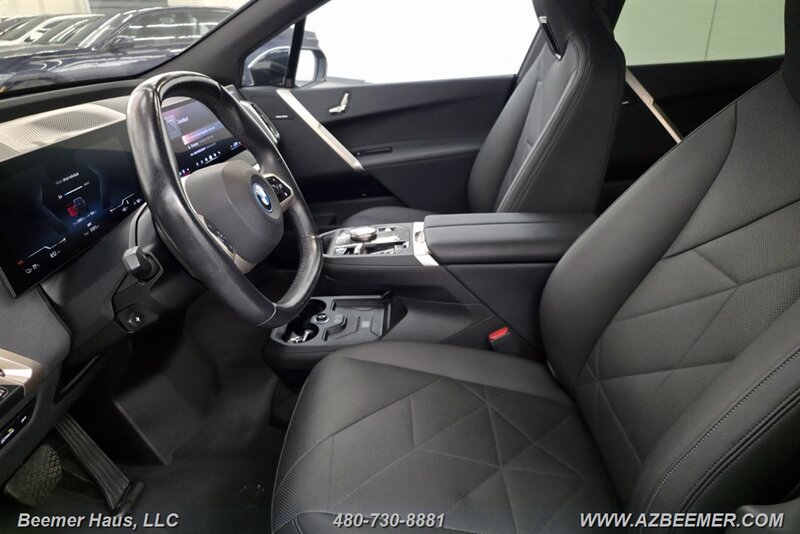 Used 2024 BMW iX xDrive50 w/ Sport Package AWD/4WD image 26