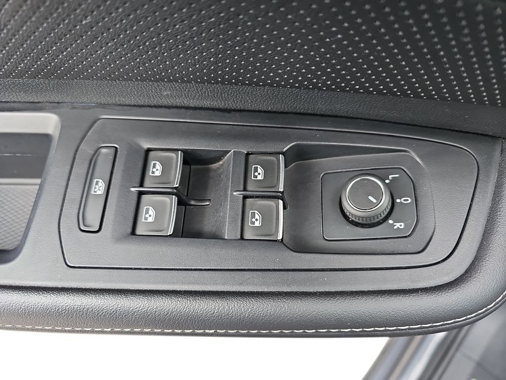 Used 2025 Volkswagen Atlas SE FWD image 27