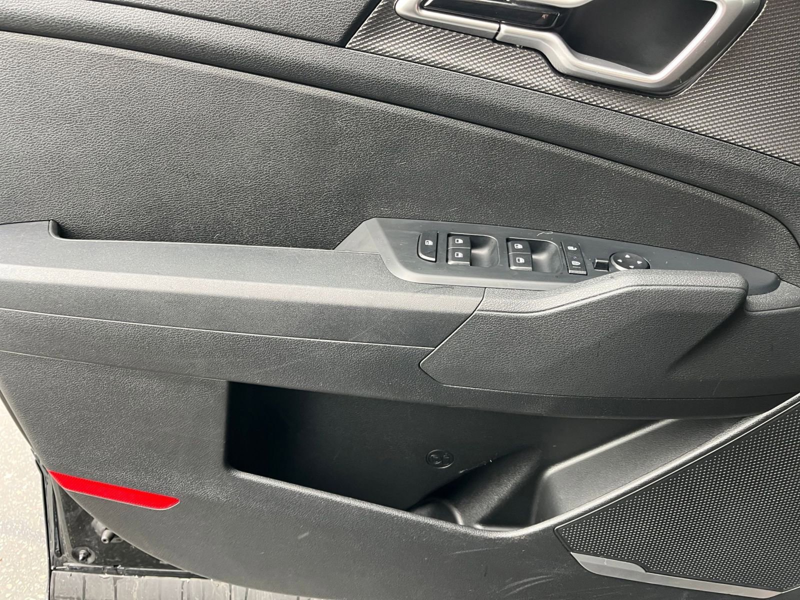 Used 2025 Kia Sportage LX image 18