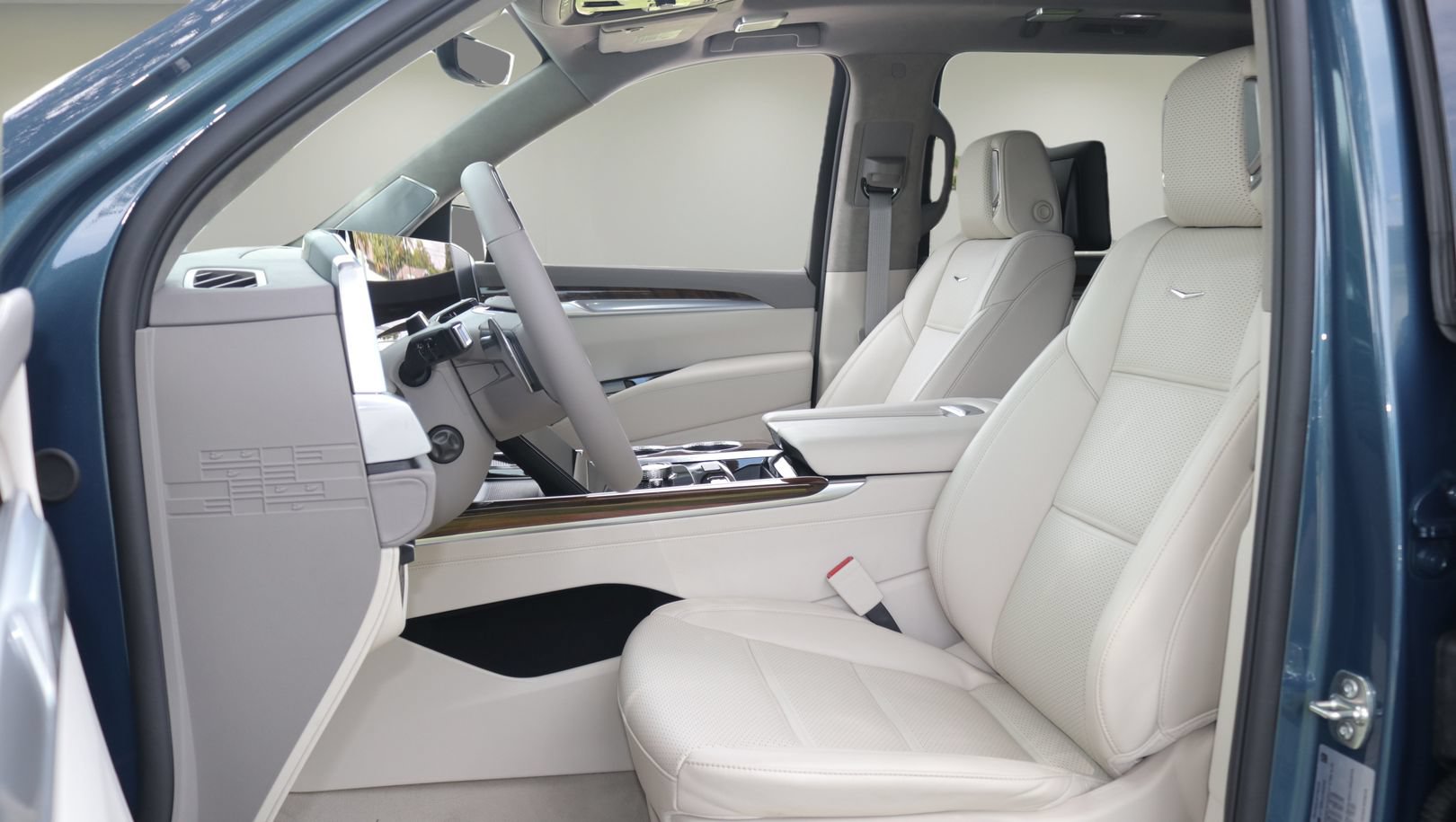 New 2026 Cadillac Escalade ESV Platinum Sport w/ LPO, ONYX Package AWD/4WD image 11