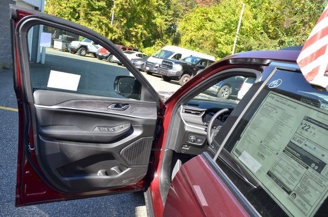 New 2025 Jeep Grand Cherokee Limited w/ Luxury Tech Group II image 12