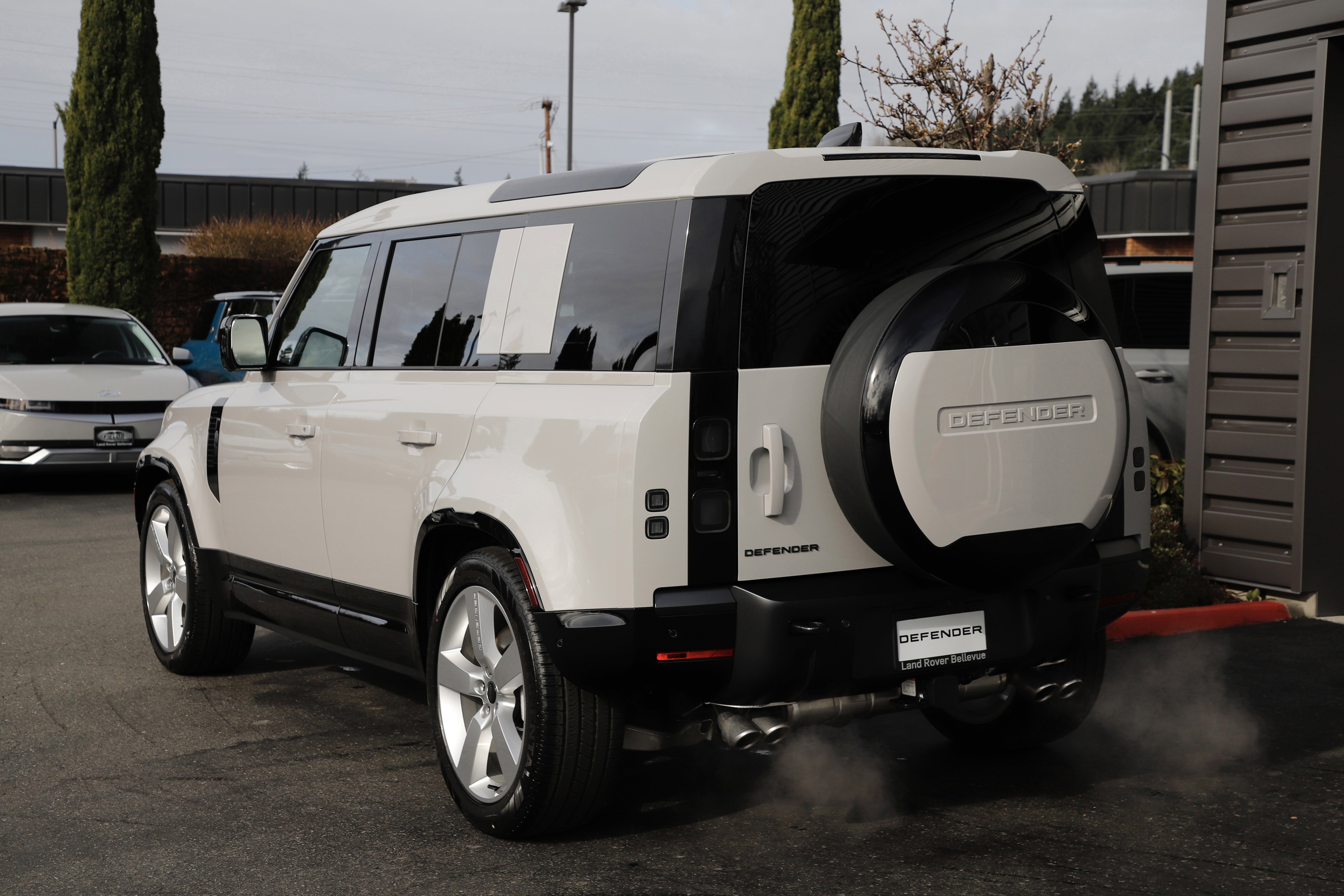 New 2026 Land Rover Defender 110 X-Dynamic SE image 6