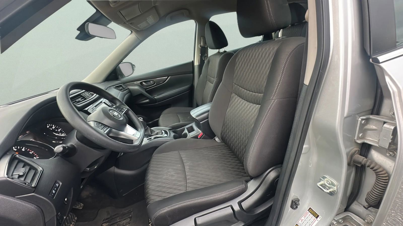 Used 2020 Nissan Rogue S FWD image 17