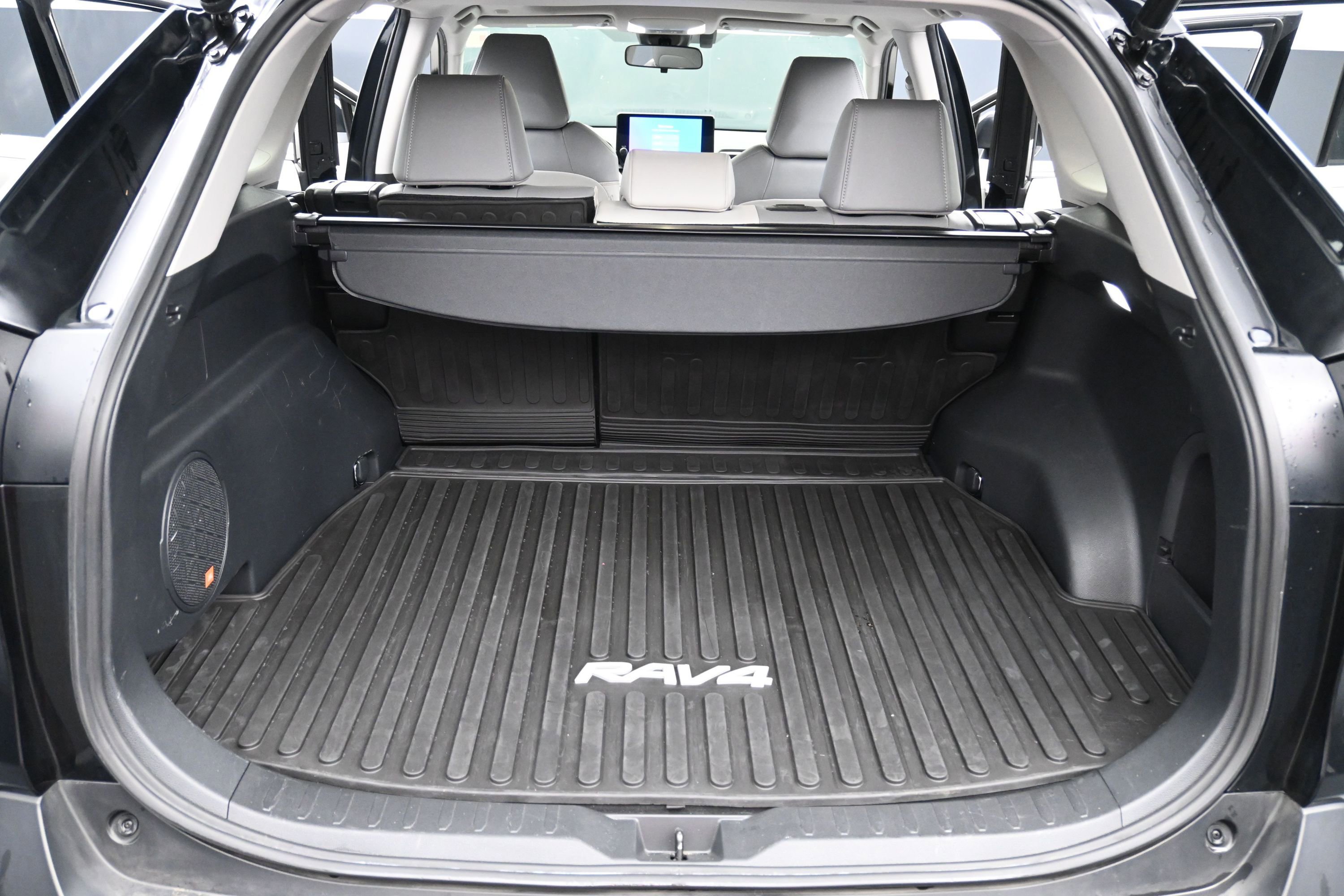 Used 2023 Toyota RAV4 XLE Premium AWD/4WD image 21