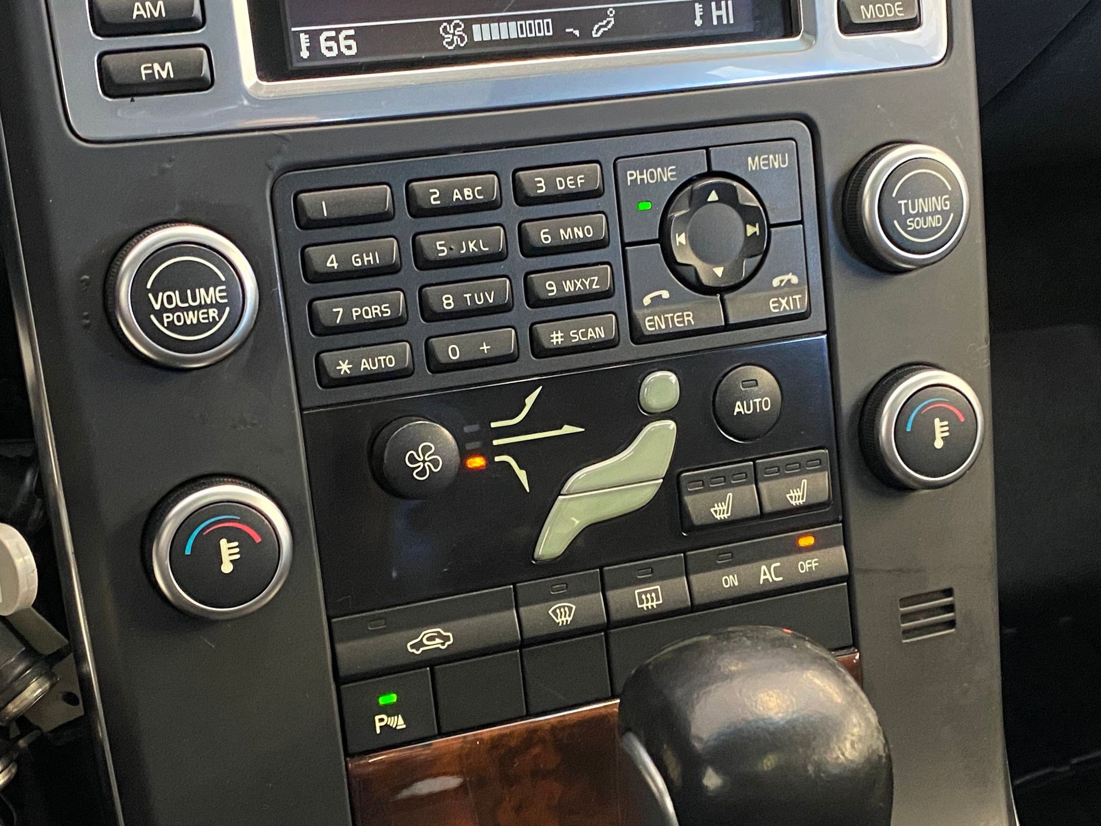 Used 2011 Volvo XC70 3.2 image 27