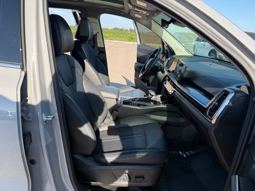 Used 2025 Kia Sorento EX w/ Panoramic Sunroof Package FWD image 17