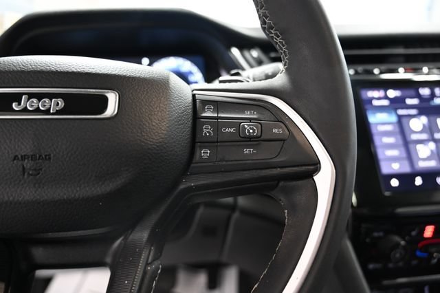 Used 2023 Jeep Grand Cherokee Laredo w/ Luxury Tech Group I AWD/4WD image 25