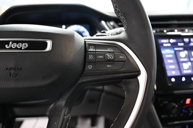 Used 2023 Jeep Grand Cherokee Laredo w/ Luxury Tech Group I AWD/4WD image 25