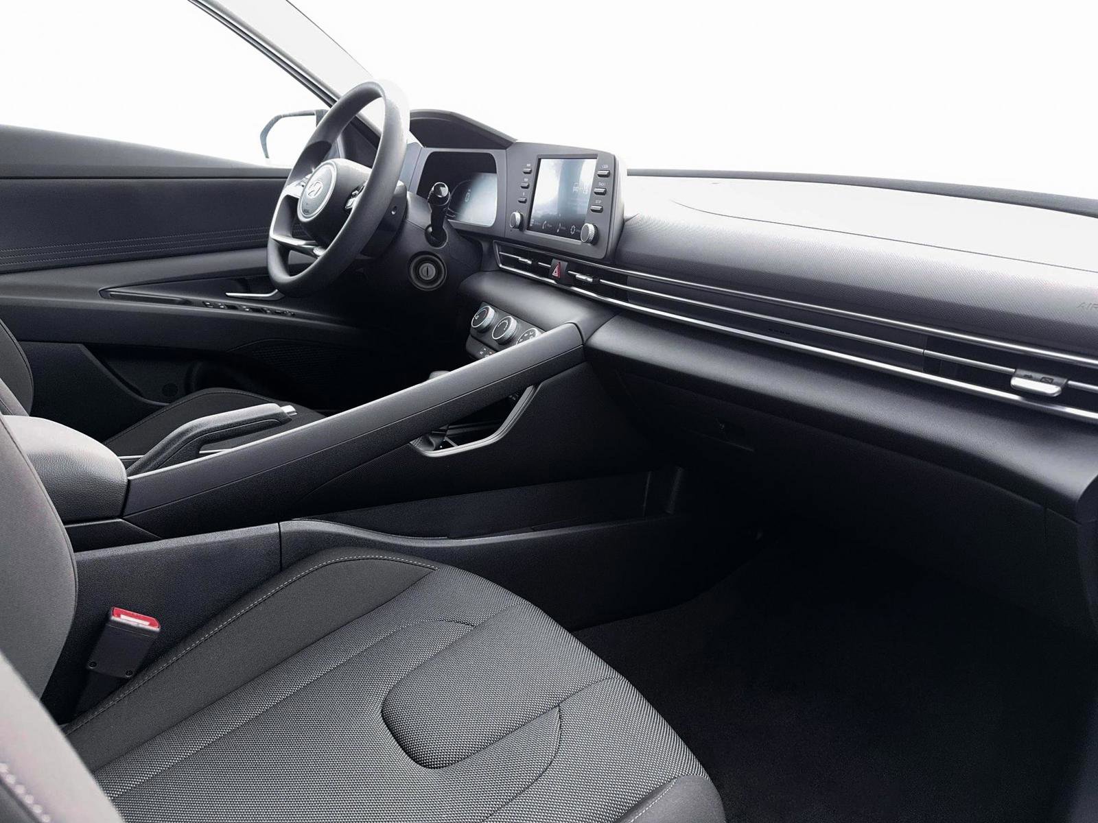 New 2026 Hyundai Elantra SE FWD image 15