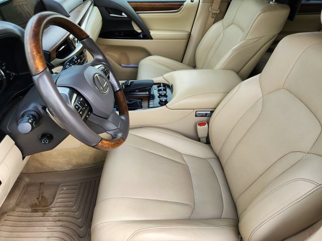 Used 2017 Lexus LX 570 4WD w/ Luxury Package image 9