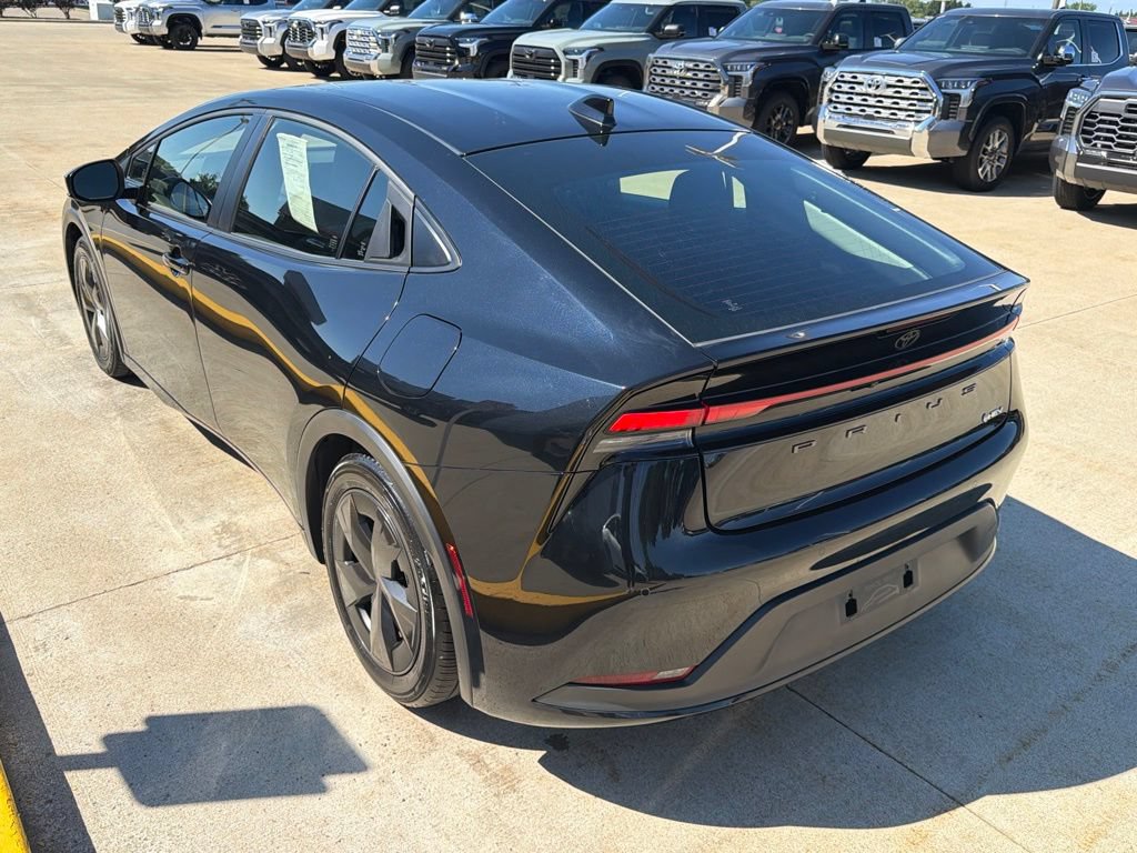 Used 2025 Toyota Prius LE FWD image 7