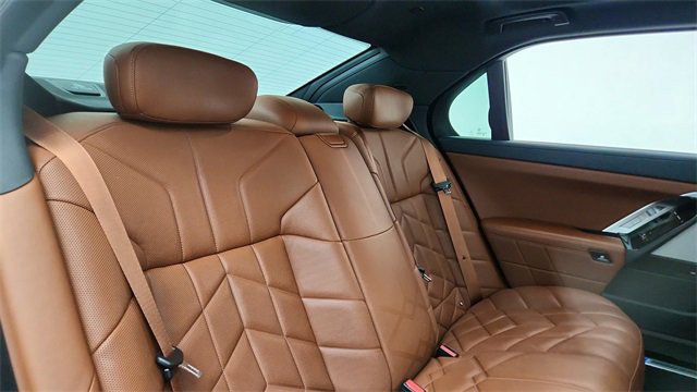 Used 2023 BMW 740i w/ Executive Package image 25