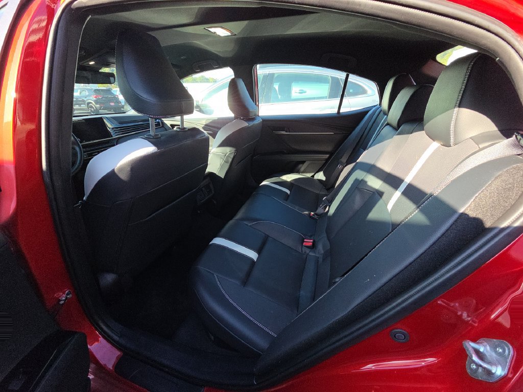 Used 2025 Toyota Camry SE w/ Convenience Package FWD image 13