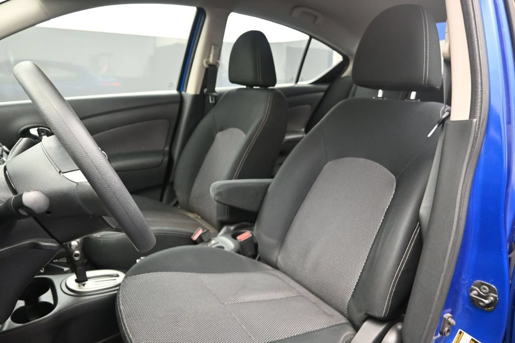 Used 2015 Nissan Versa SV FWD image 17