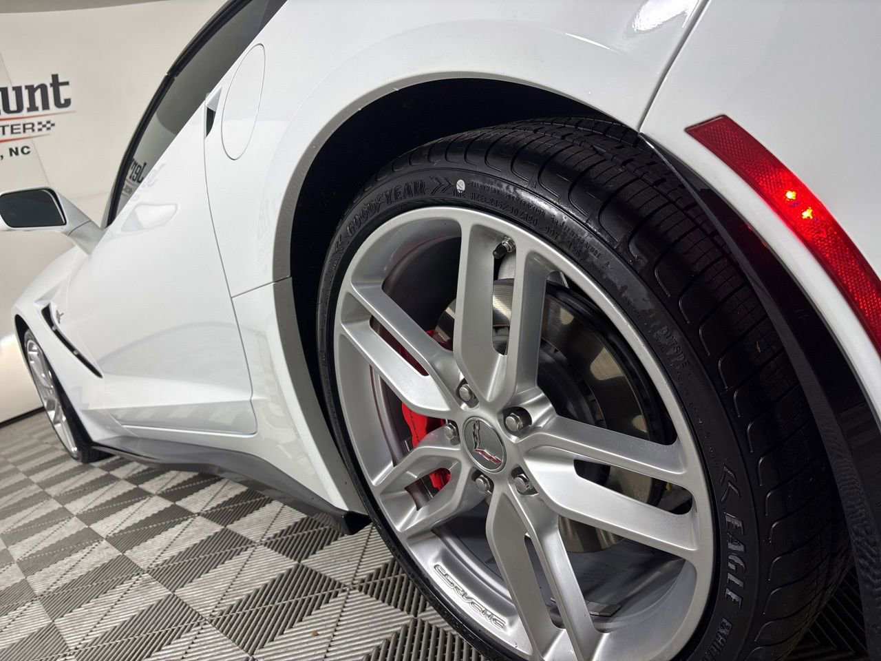 Used 2019 Chevrolet Corvette Stingray Coupe w/ 1LT image 26