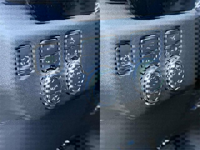 New 2026 GMC Sierra 1500 SLE image 17