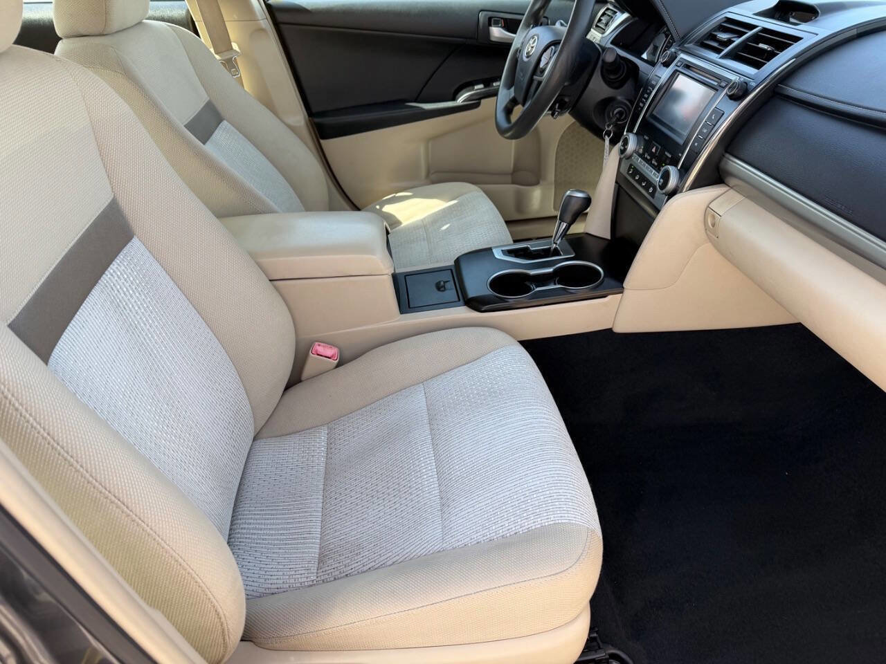 Used 2012 Toyota Camry LE image 21