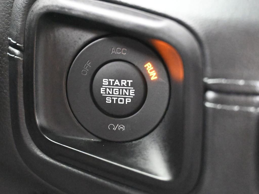 Used 2024 Jeep Gladiator Sport w/ Premium Package image 32