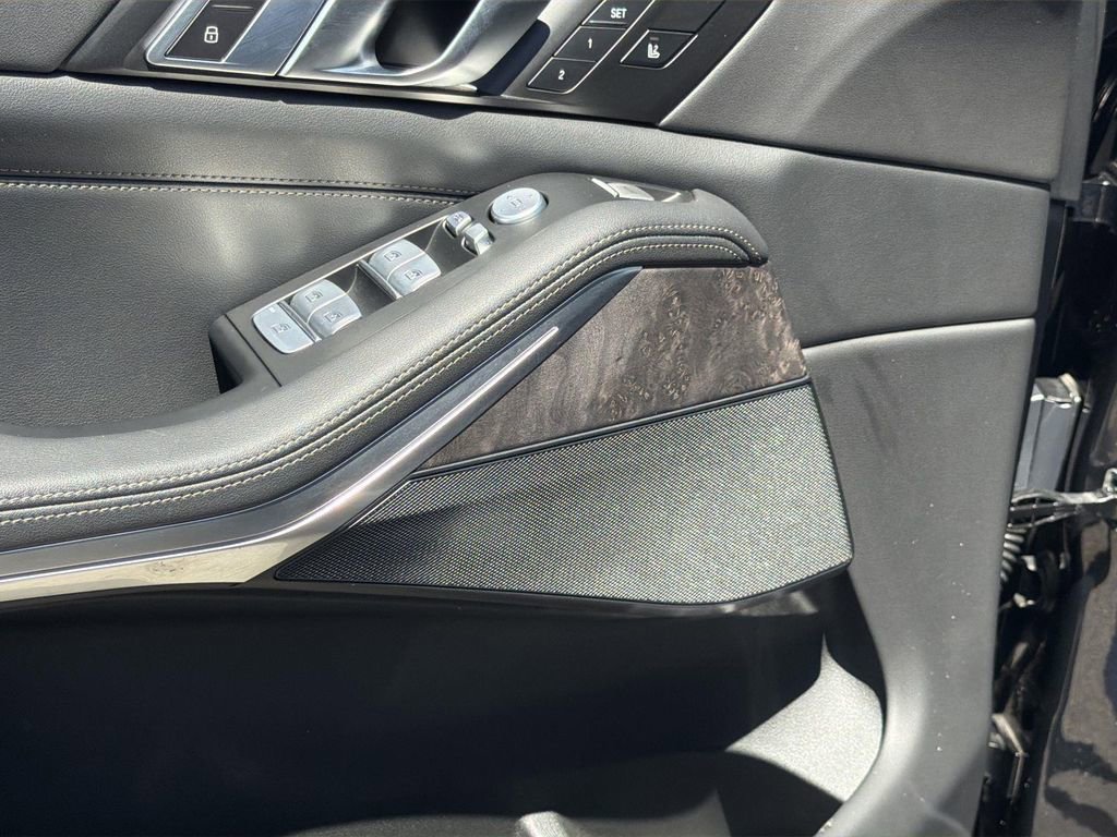 Used 2025 BMW X7 xDrive40i w/ Climate Comfort Package image 21