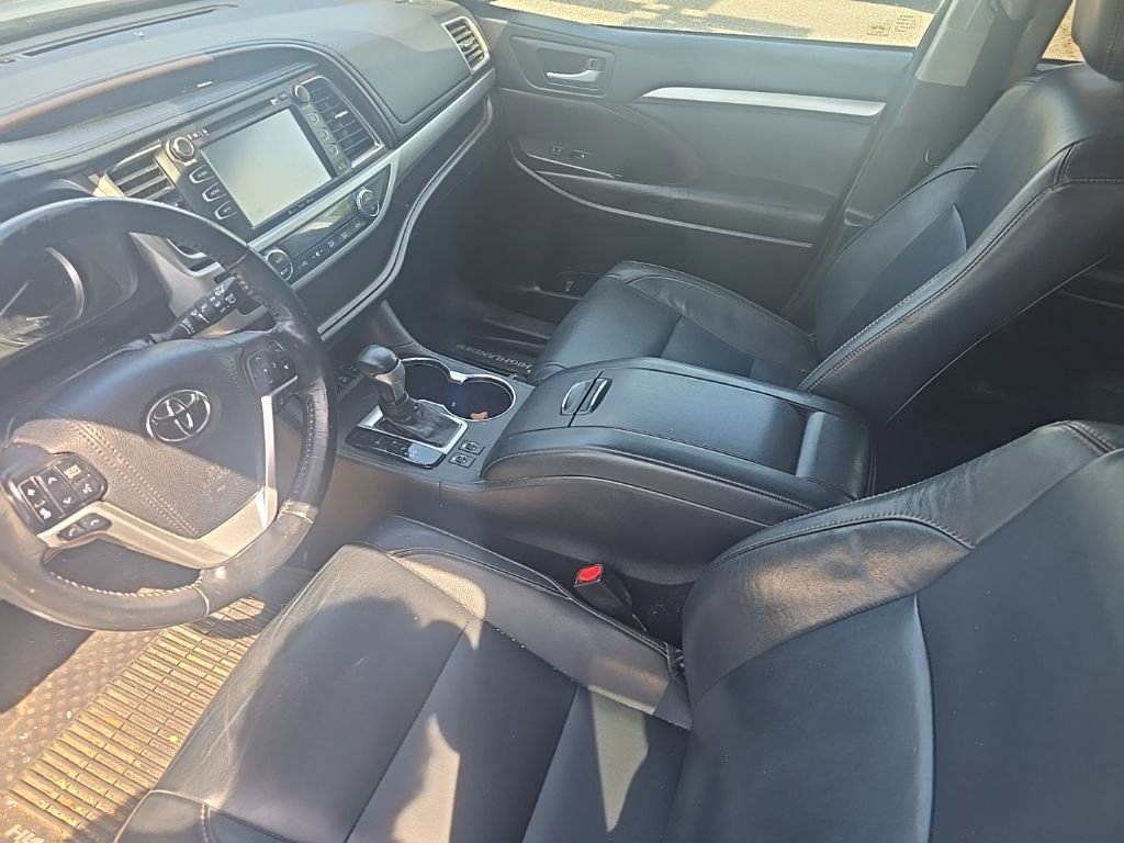 Used 2017 Toyota Highlander XLE image 13