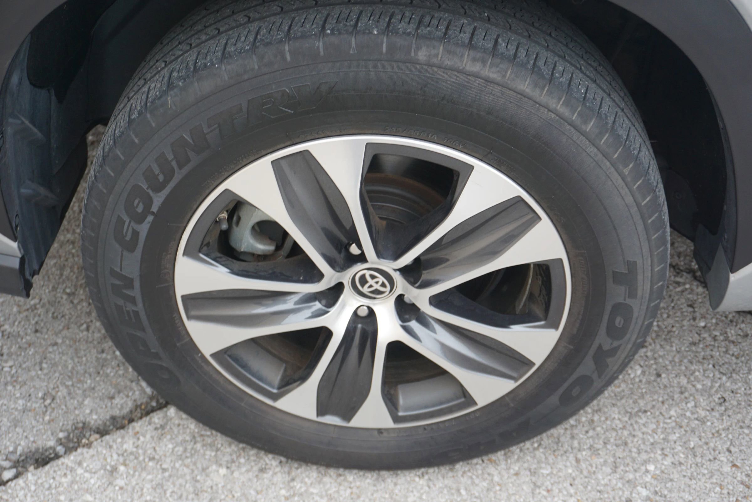 Used 2021 Toyota Highlander XLE image 13