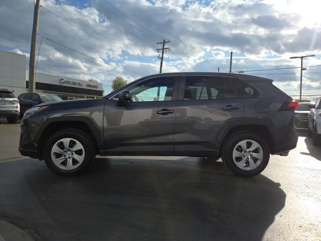 Used 2025 Toyota RAV4 LE AWD/4WD image 4