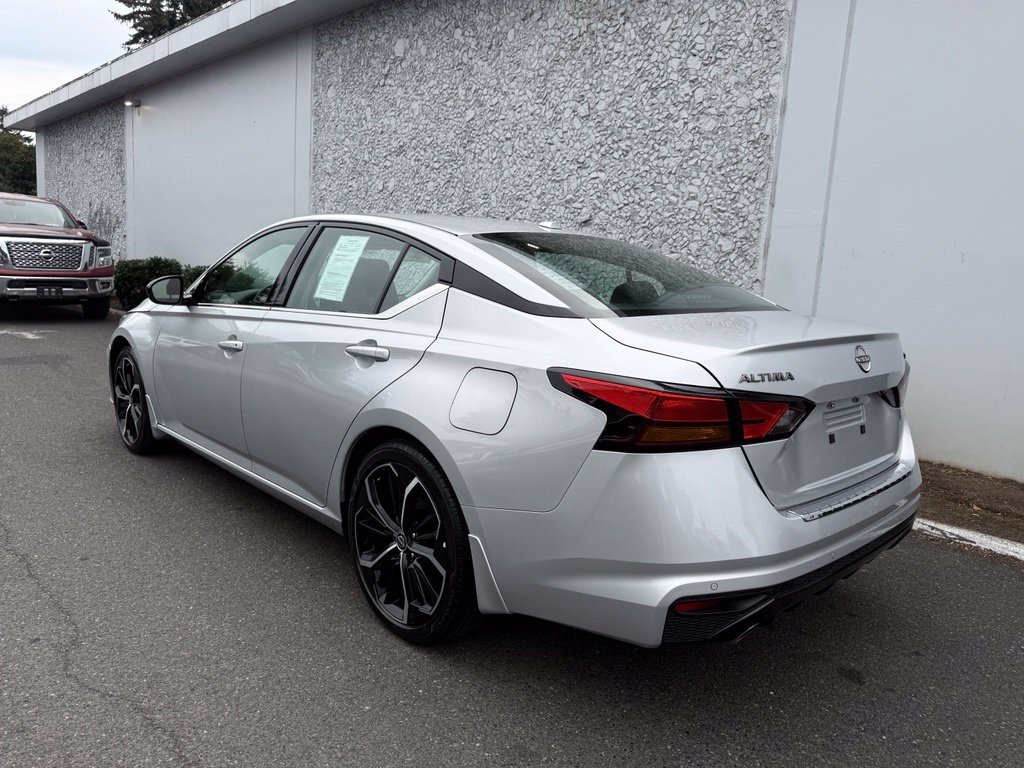 Used 2023 Nissan Altima 2.5 SR FWD image 9