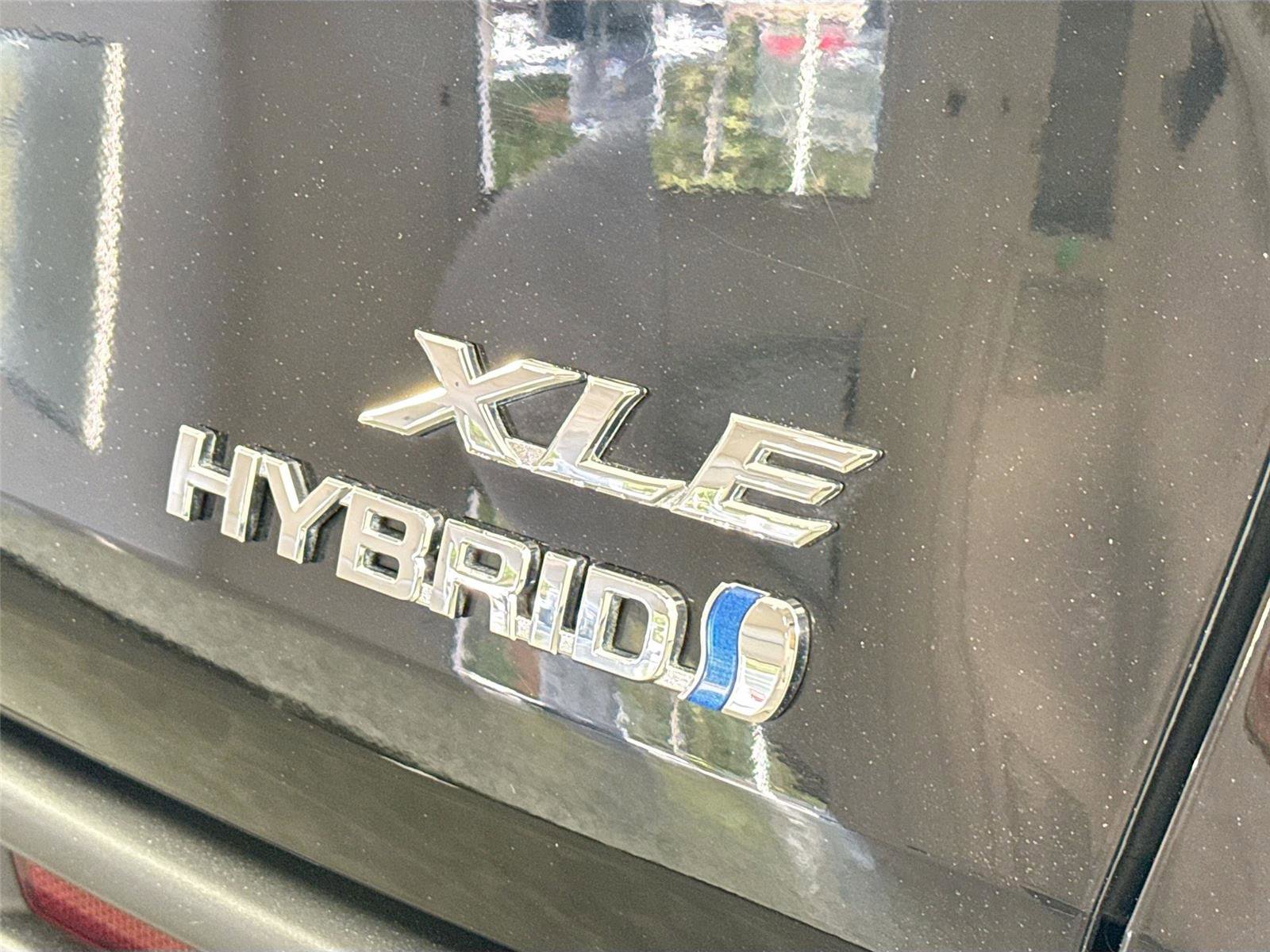 Certified 2023 Toyota Sienna XLE image 11