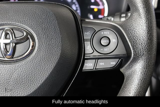 Used 2025 Toyota RAV4 XLE FWD image 10