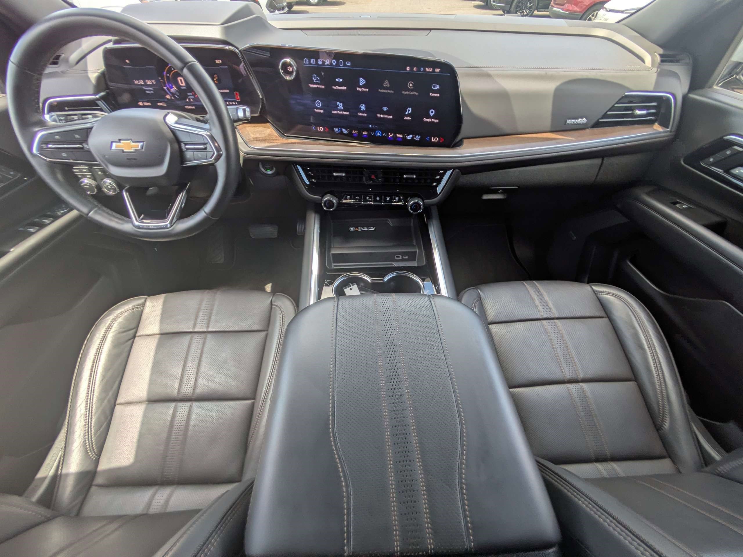 Used 2025 Chevrolet Suburban High Country AWD/4WD image 14
