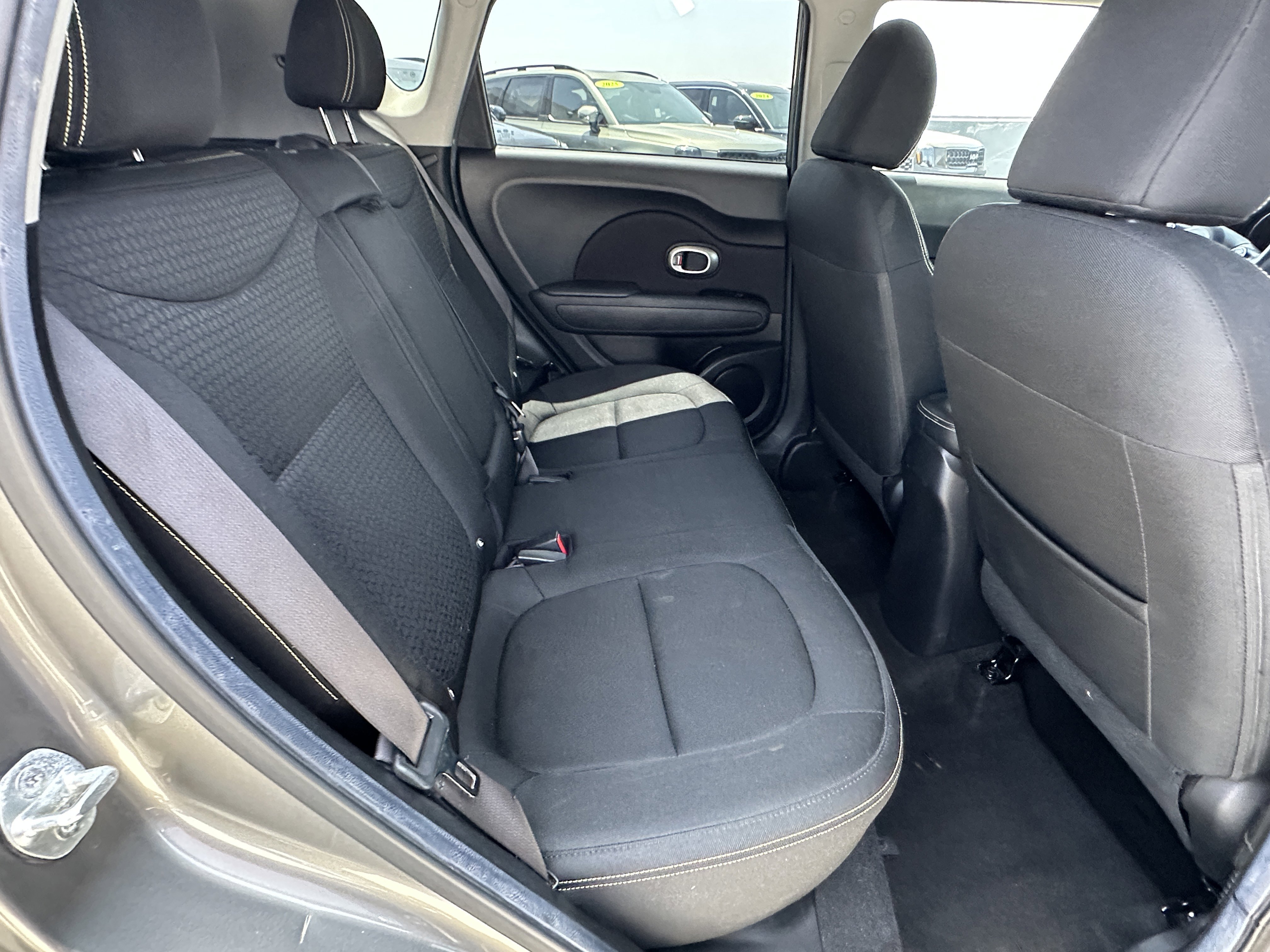 Used 2015 Kia Soul + FWD image 17