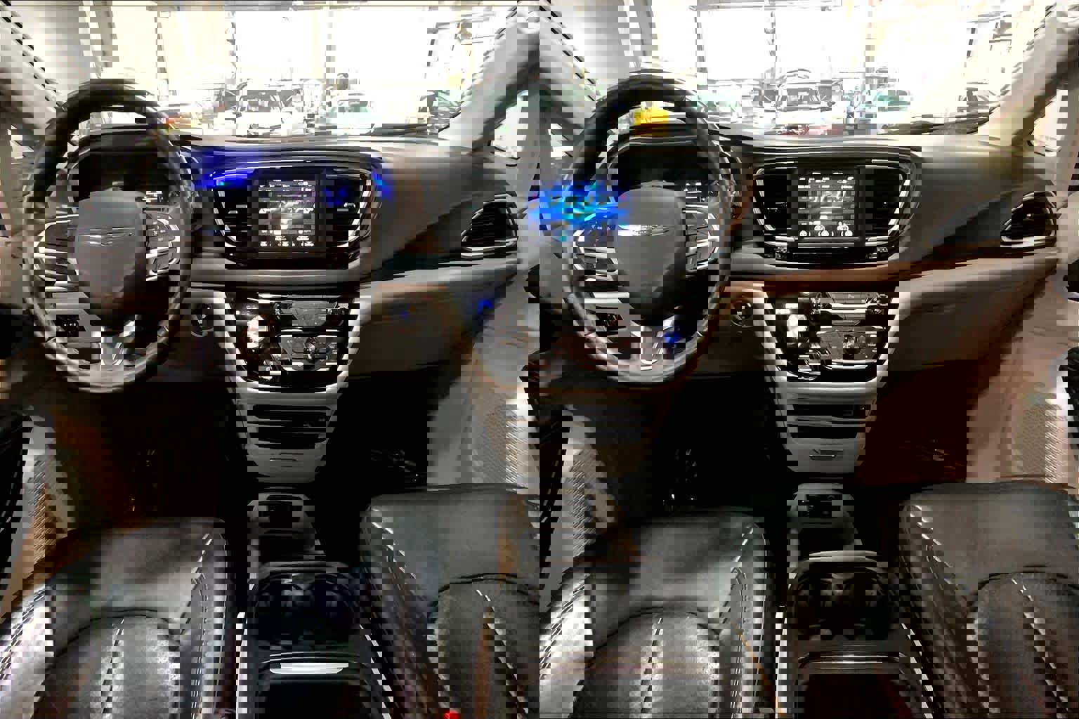 Used 2018 Chrysler Pacifica Touring-L image 15