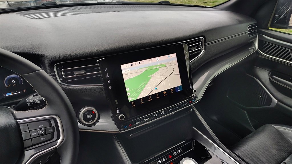 Used 2023 Jeep Wagoneer 4WD w/ Premium Group I image 20